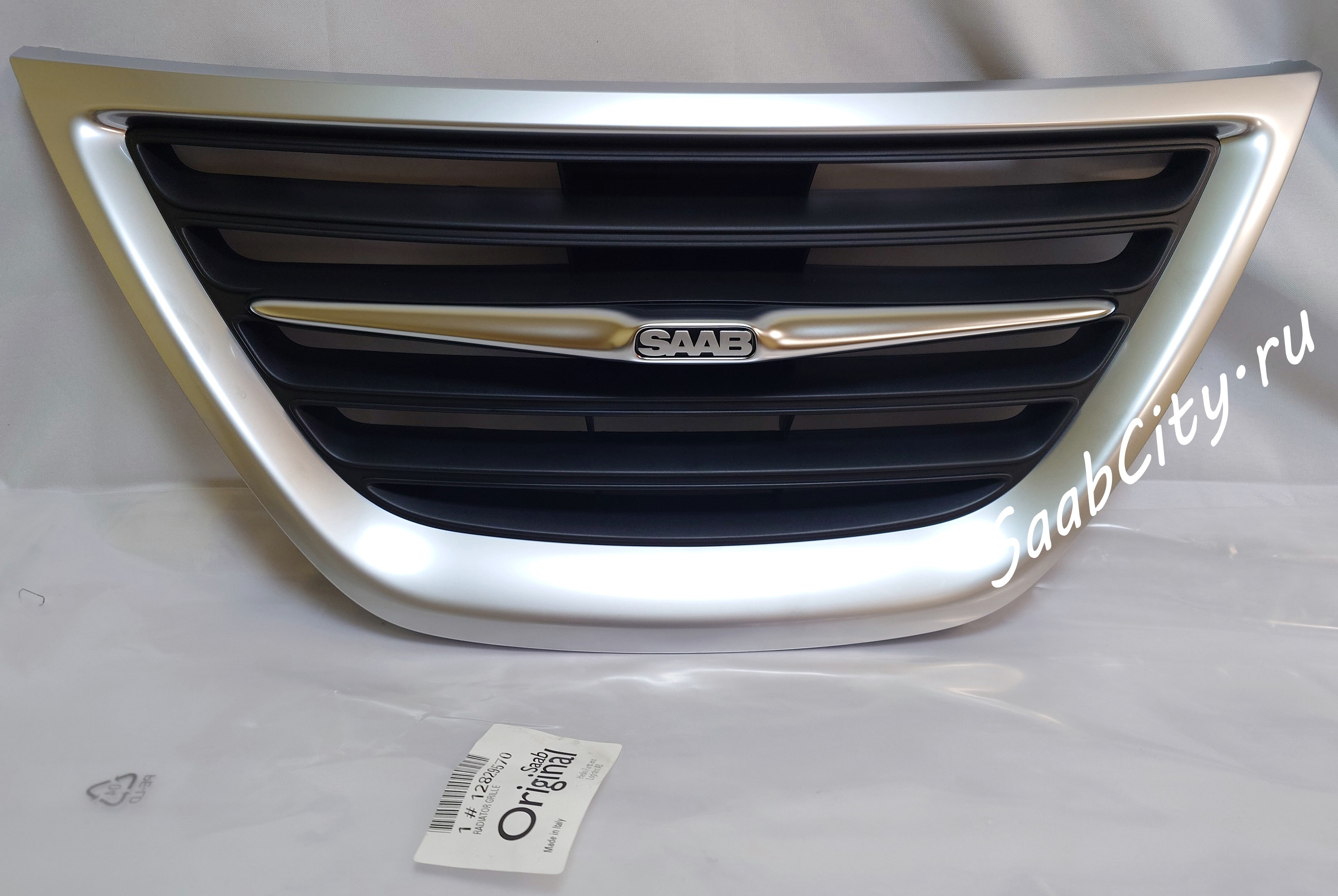Решетка в бампер центральная SAAB 9-3SS 2008-2011г.в. (старого образца с маленькой надписью SAAB)  цвет ХРОМ